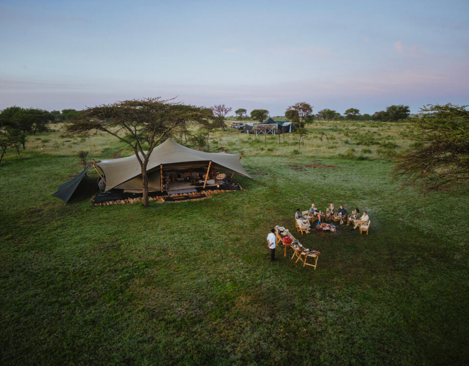 The Tech Behind the Luxury: How Remote Bush Camps Deliver Constant Power and Hot Water
